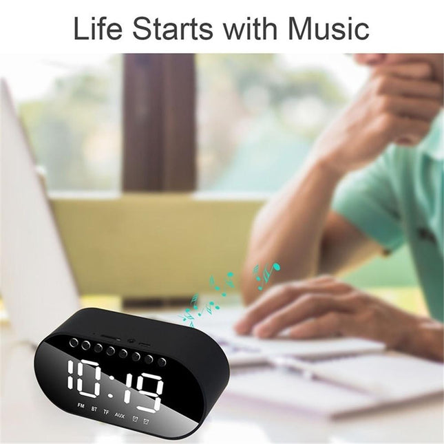 Digitaalinen herätyskello peilipinnalla