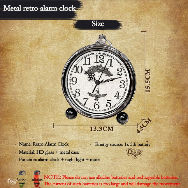 Kultainen vintage-herätyskello roomalaisilla numeroilla