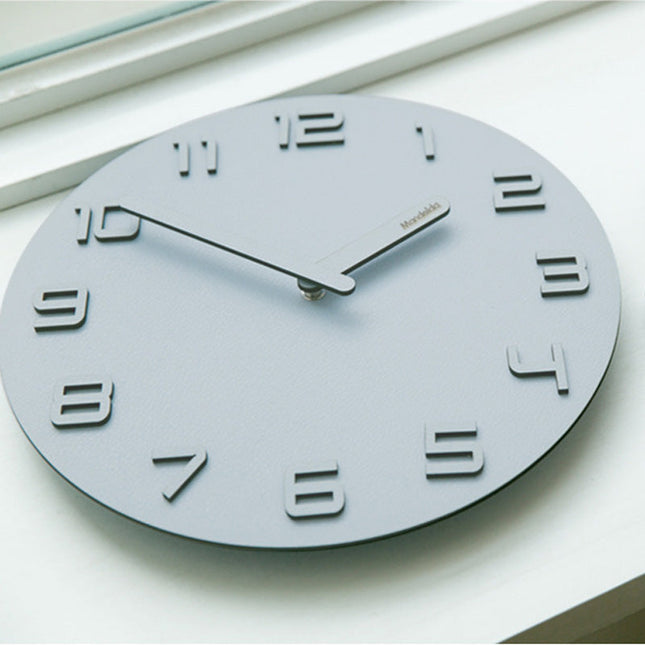 Puinen 3D-seinäkello kohonumeroilla