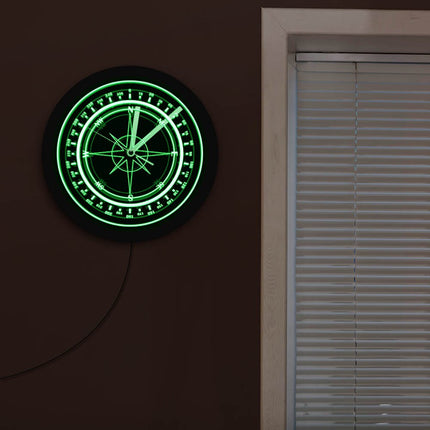 LED-seinäkello kompassi-muotoilulla