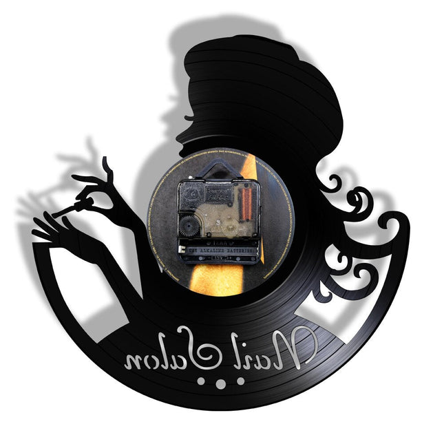 Kynsisalonki-aiheinen vinyylilevy seinäkello