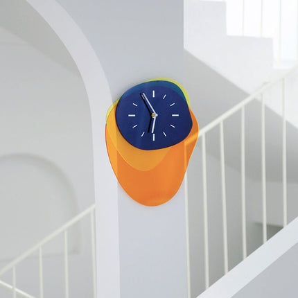 Moderni äänetön seinäkello lastenhuoneeseen