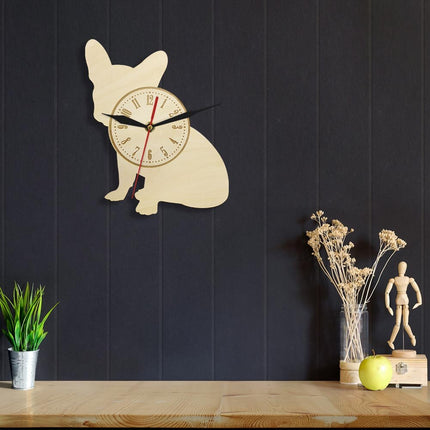 Koiran muotoinen puinen seinäkello