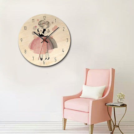 Puinen seinäkello tytön kuvalla