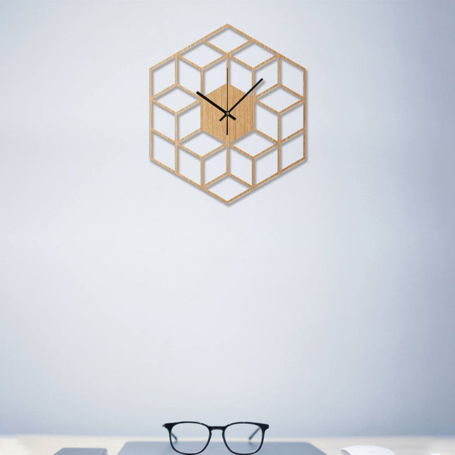 Geometrinen puinen seinäkello kuutiokuviolla