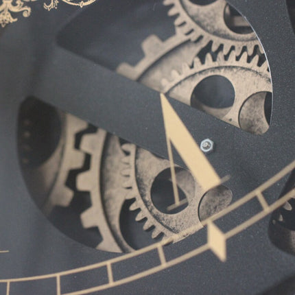 Iso musta seinäkello näkyvillä rattailla