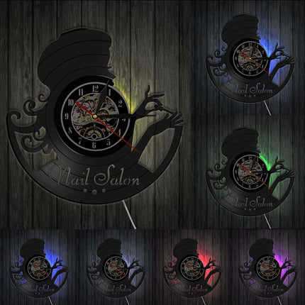 Kynsisalonki-aiheinen vinyylilevy seinäkello