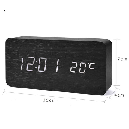 Klassinen digitaalinen puinen herätyskello