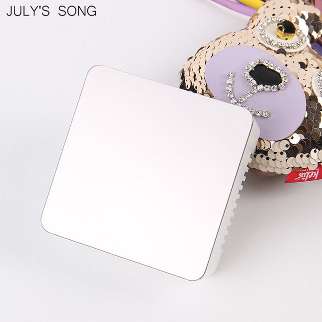 Digitaalinen peiliherätyskello yöpöydälle