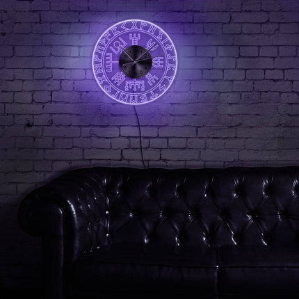 Viikinki-aiheinen LED-seinäkello riimuilla