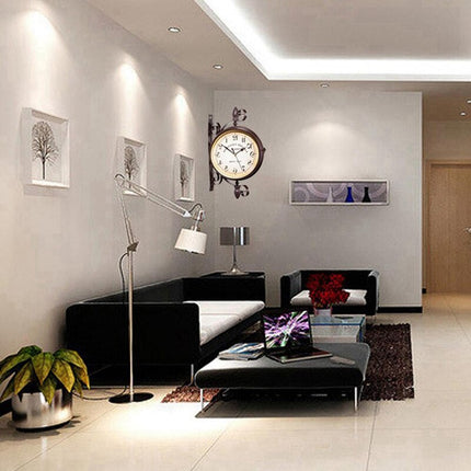 Vintage kaksipuolinen asemakello seinälle