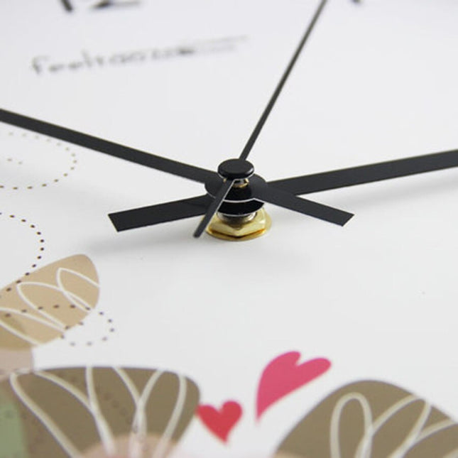 Moderni seinäkello Enso-kalligrafialla