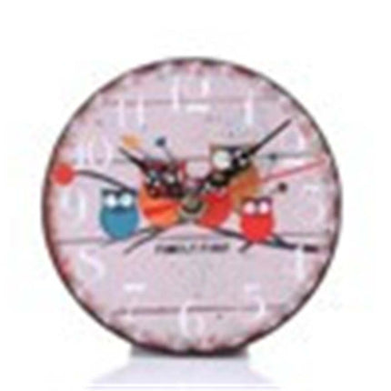 Lastenhuoneen seinäkello pöllö traktorissa