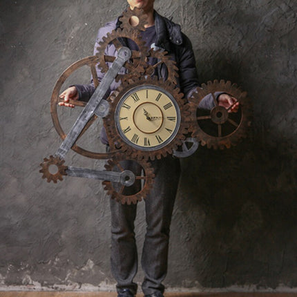 Steampunk-seinäkello näkyvällä koneistolla
