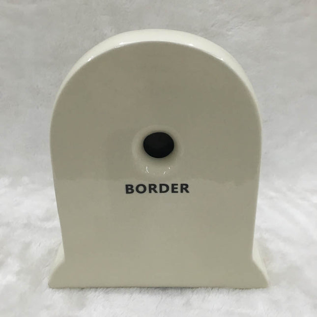 Klassinen valkoinen ja kulta pöytäkello