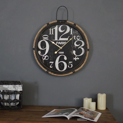 Rustiikkinen seinäkello köysireunuksella