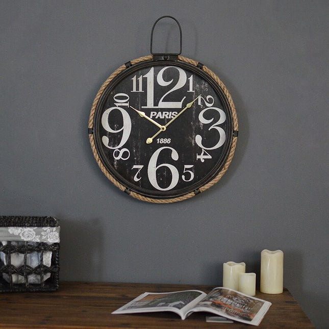 Rustiikkinen seinäkello köysireunuksella