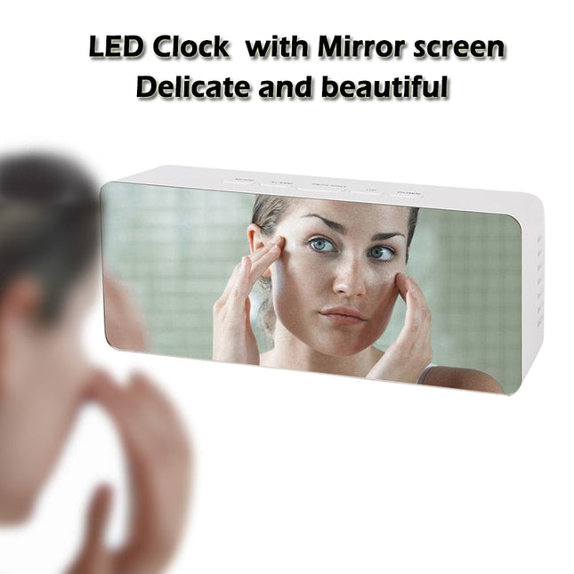 Digitaalinen peiliherätyskello yöpöydälle