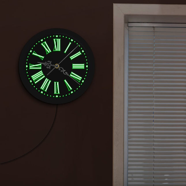 Musta LED-seinäkello roomalaisilla numeroilla