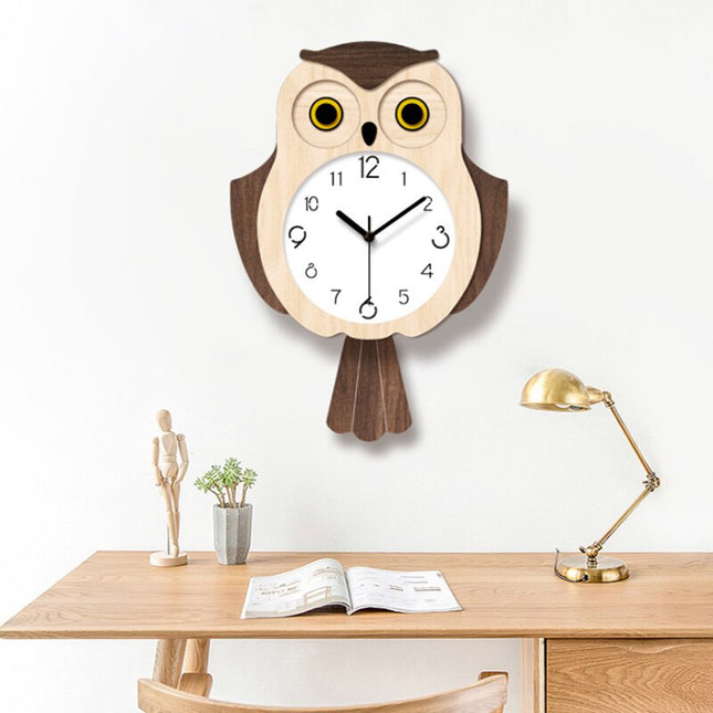 Pöllön muotoinen seinäkello lastenhuoneeseen