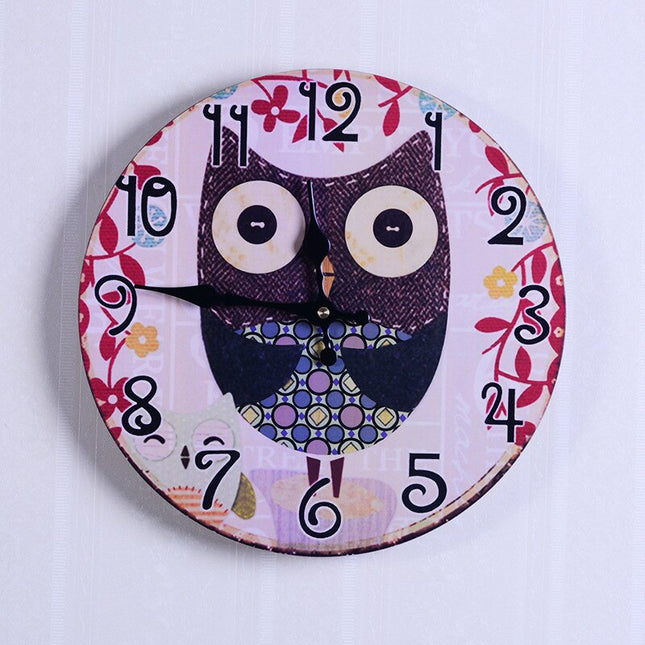 Retro-seinäkello vanhoista rekisterikilvistä