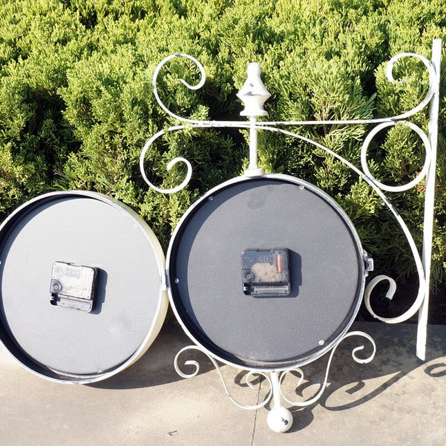 Kaksipuolinen vintage aseman seinäkello