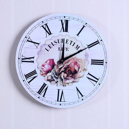 Retro-seinäkello vanhoista rekisterikilvistä