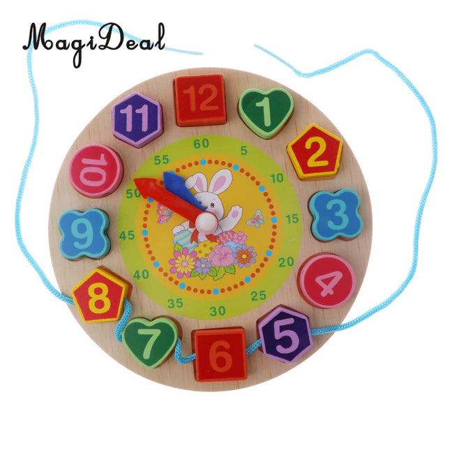 Puinen opettavainen kellolelu lapsille