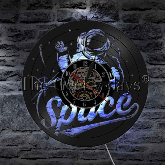 Astronautti-aiheinen vinyylilevy seinäkello