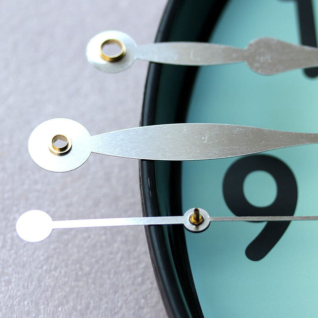 Lasten seinäkello hauskalla kirahvilla