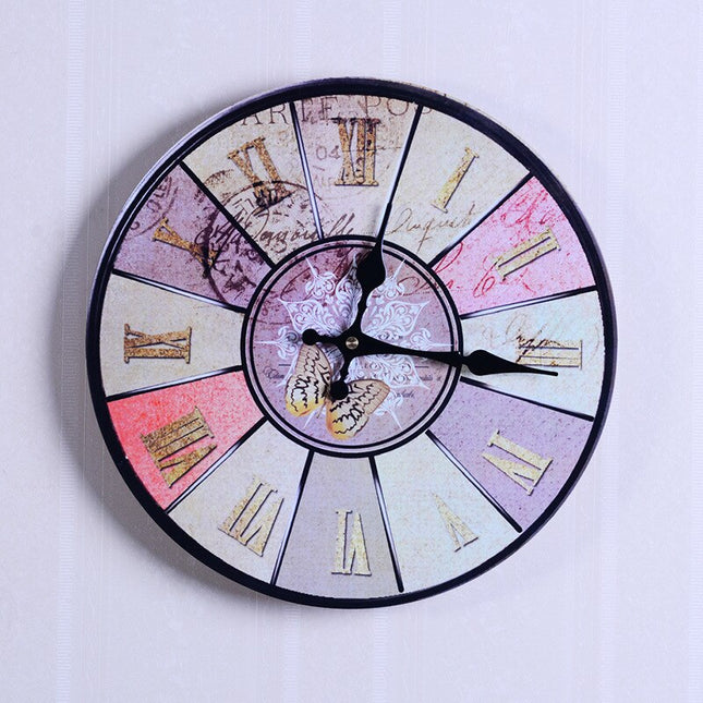 Retro-seinäkello vanhoista rekisterikilvistä