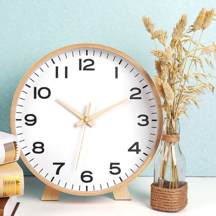 Minimalistinen pyöreä pöytäkello puukehyksellä