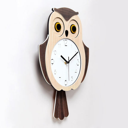 Pöllön muotoinen seinäkello lastenhuoneeseen