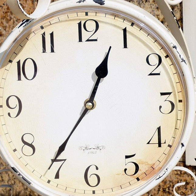 Kaksipuolinen vintage aseman seinäkello