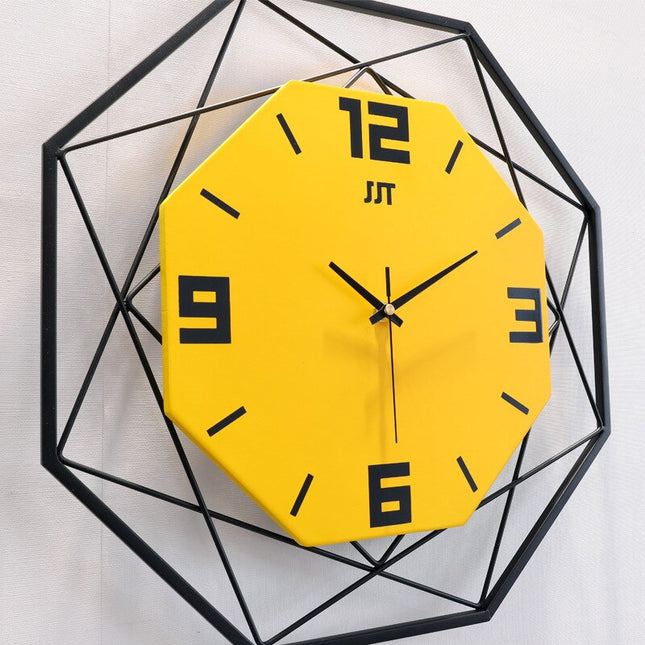 Musta metallinen geometrinen seinäkello