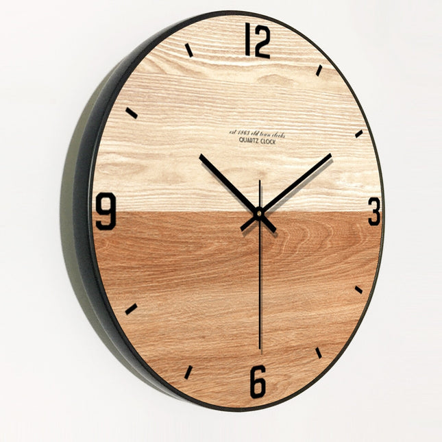 Skandinaavinen design puinen seinäkello