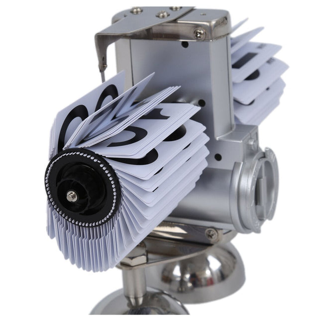 Mekaaninen retro fläppikello metallijalustalla