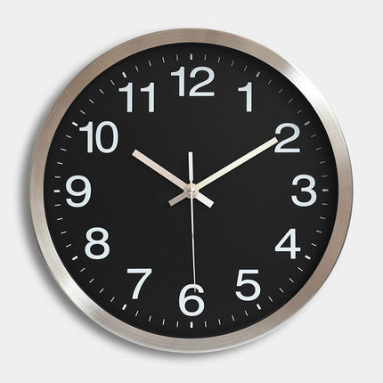 Klassinen seinäkello metallikehyksellä