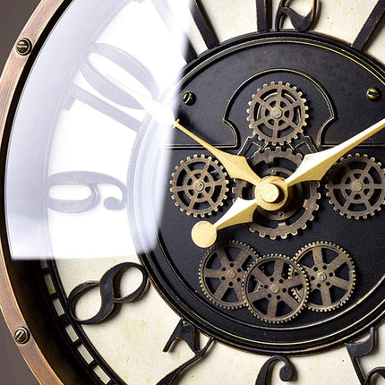 Antiikkinen asemakello heilurilla seinälle