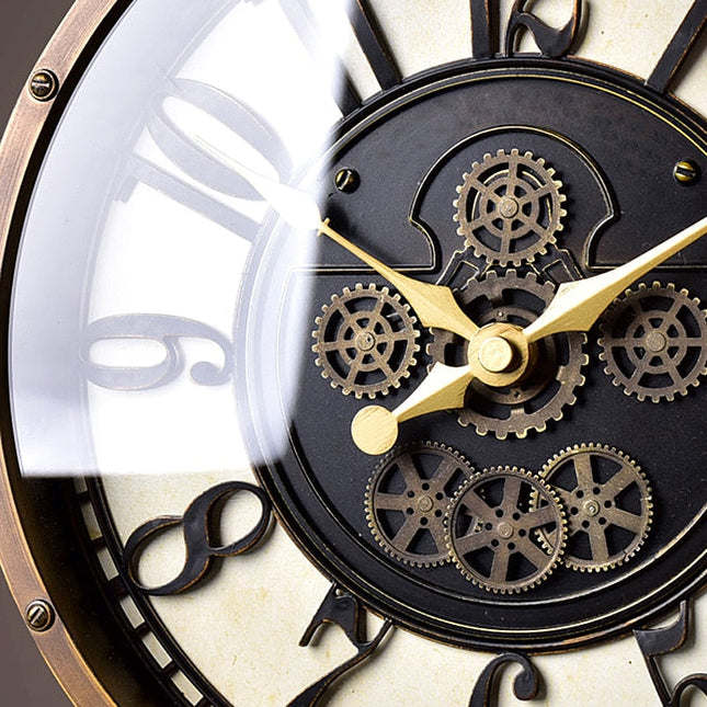 Antiikkinen asemakello heilurilla seinälle