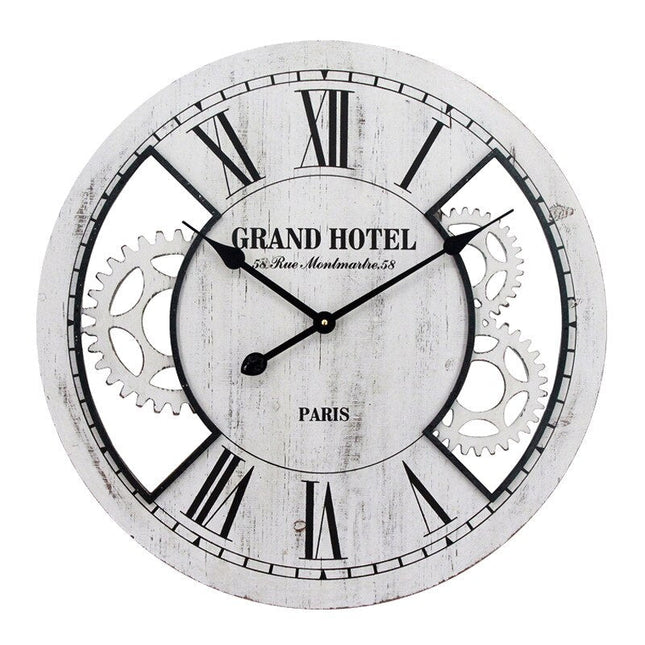 Rustiikkinen puinen seinäkello tekstillä