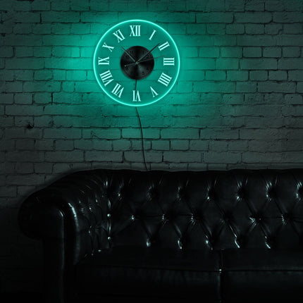 Moderni LED-seinäkello roomalaisilla numeroilla