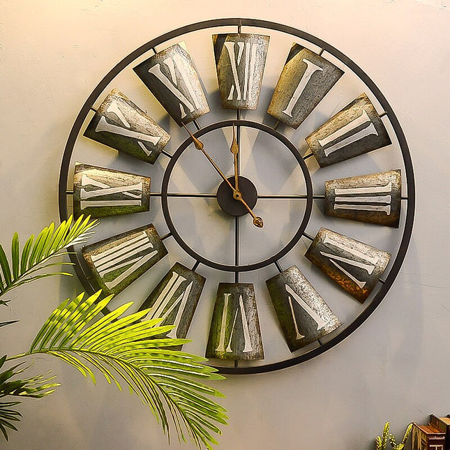 Suuri rustiikkinen seinäkello tähdellä