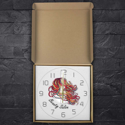 Moderni seinäkello kampaamon sisustukseen