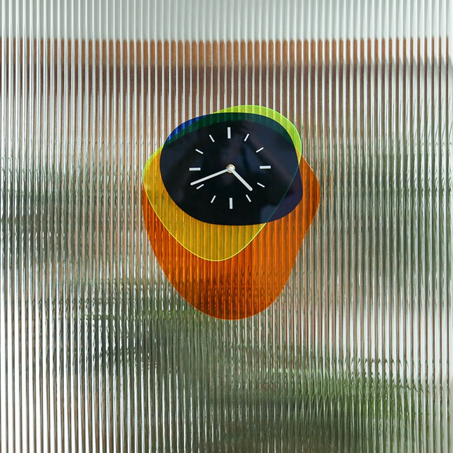 Moderni äänetön seinäkello lastenhuoneeseen