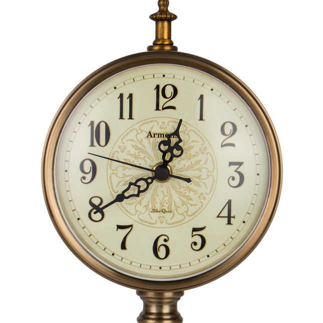 Elegantti retro-tyylinen pöytäkello olohuoneeseen