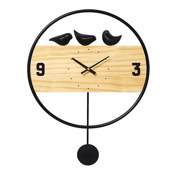 Puinen seinäkello heilurilla ja linnuilla