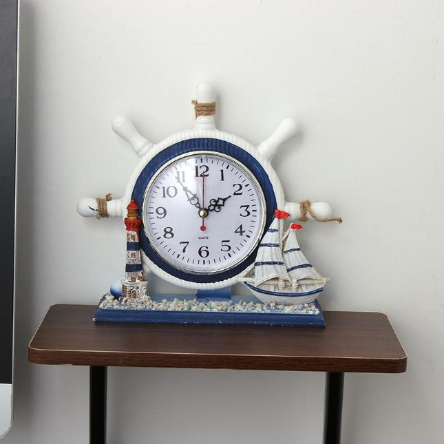 Merellinen pöytäkello laivan ruori -muotoilulla