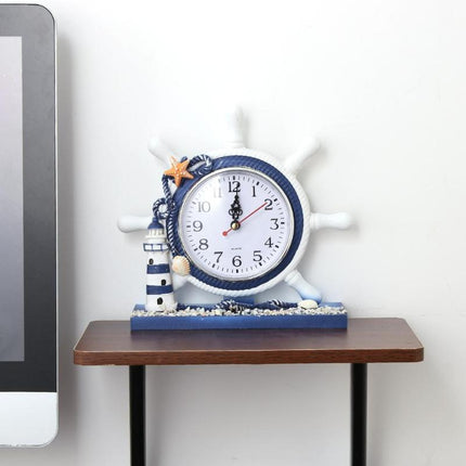 Merellinen pöytäkello laivan ruori -muotoilulla