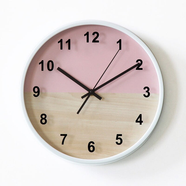 Vaaleanpunainen ja puinen skandinaavinen seinäkello